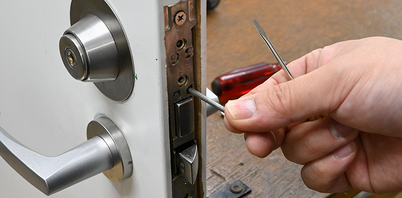 ピンを抜いてシリンダーを外す