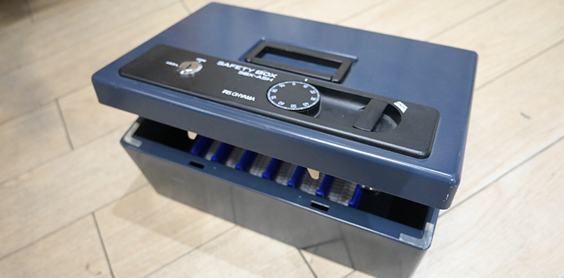 手提げ金庫の鍵を失くした時の探し方