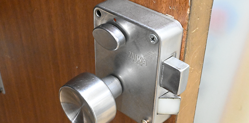 面付箱錠(ケースロック)