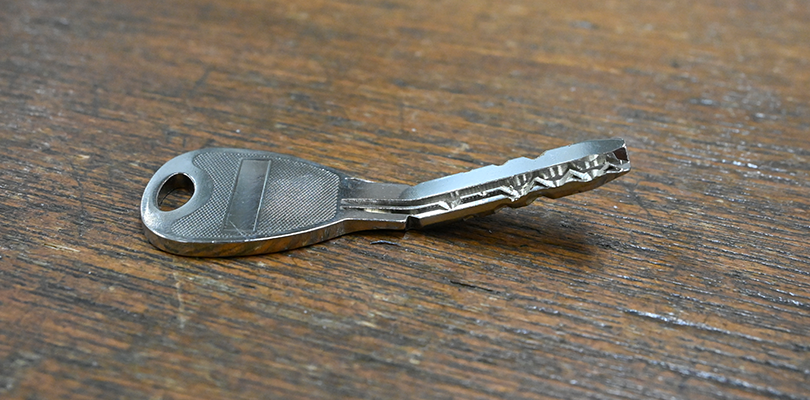 鍵に汚れや変形がある