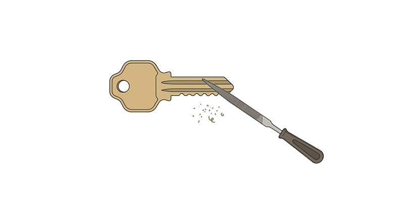 印に合わせてブランクキーを削る