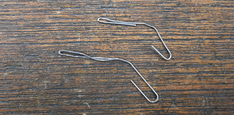 クリップ2本の先端をペンチで加工する