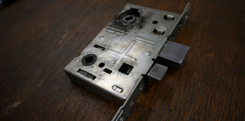 ラッチケースを取り出す