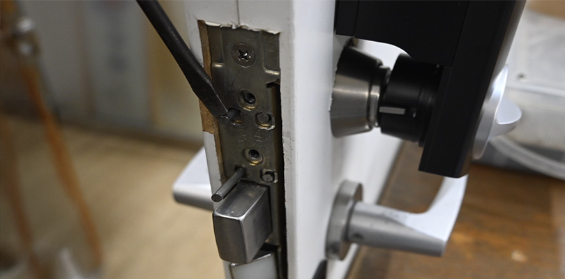 ピンを引き抜く