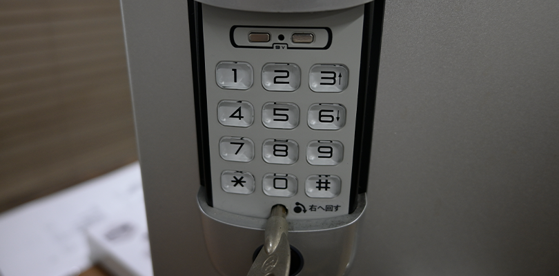 思い当たる暗証番号を入力する