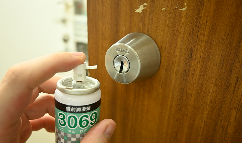 鍵穴専用の潤滑剤を使う