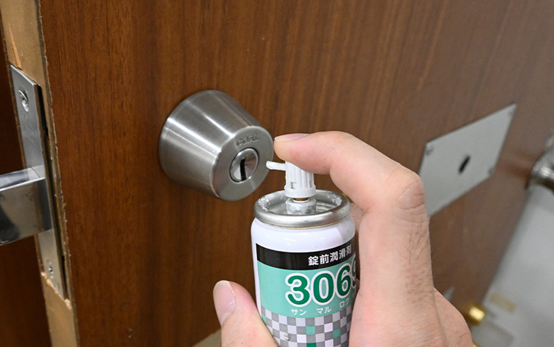 市販の鍵用クリーナーを使うこともオススメ
